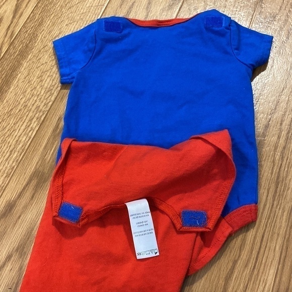 DISNEY Baby Super Mickey Onesie with Cape  (Size 3-6 months) - Picture 4 of 10